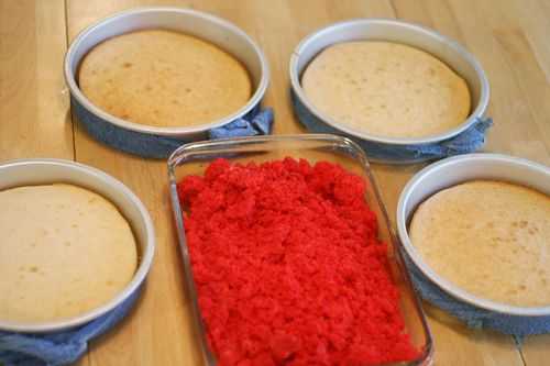 Creating a heart INSIDE a cake is such a fun surprise! #surpriseinsidecake #iambaker #heartcake 心惊喜蛋糕指令