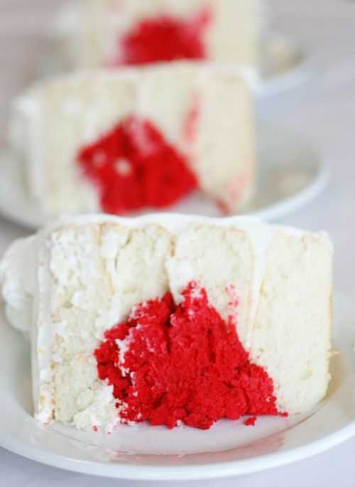 Creating a heart INSIDE a cake is such a fun surprise! #surpriseinsidecake #iambaker #heartcake 心脏意外在蛋糕